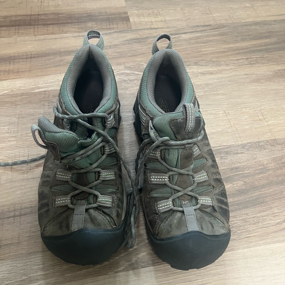 Keen hiking shoe
